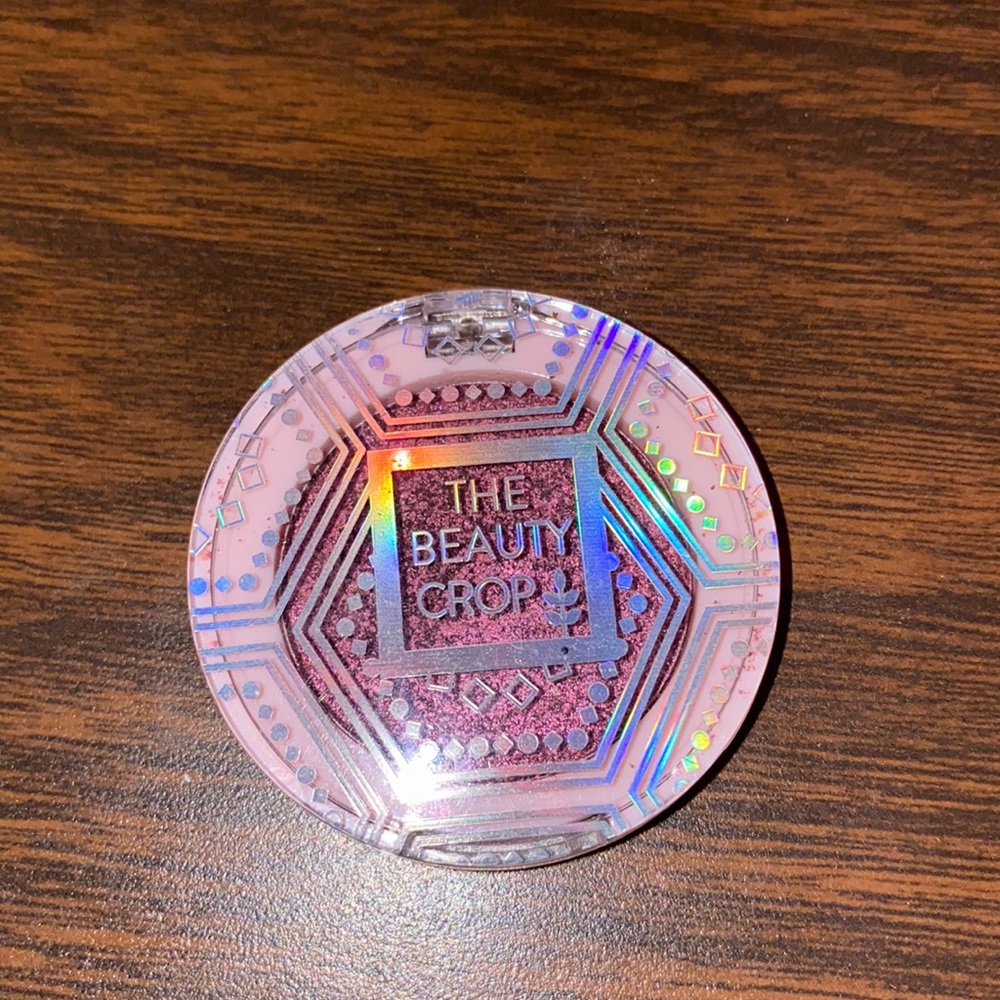 Single eyeshadow